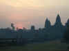 ca-siem-angkor-wat-inside-sunrise-03-600.jpg (44699 bytes)